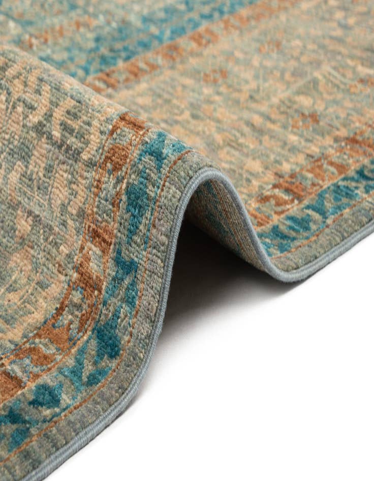 Detail image of 8' 1 x 9' 10 Amina Rug