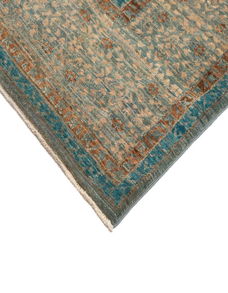 Detail image of 8' 1 x 9' 10 Amina Rug