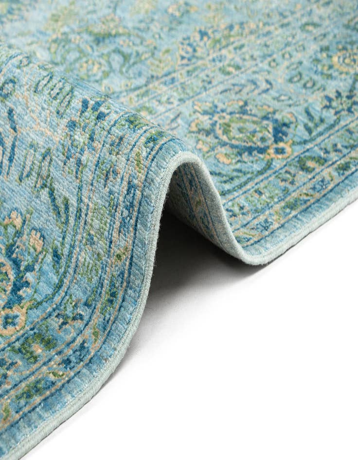 Detail image of 7' 11 x 9' 7 Amina Rug