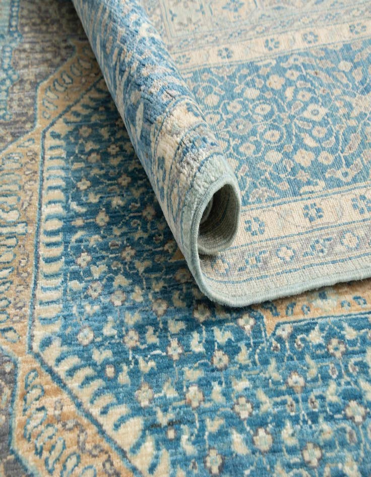 Detail image of 8' 8 x 11' 8 Hand Knotted Amina Rug