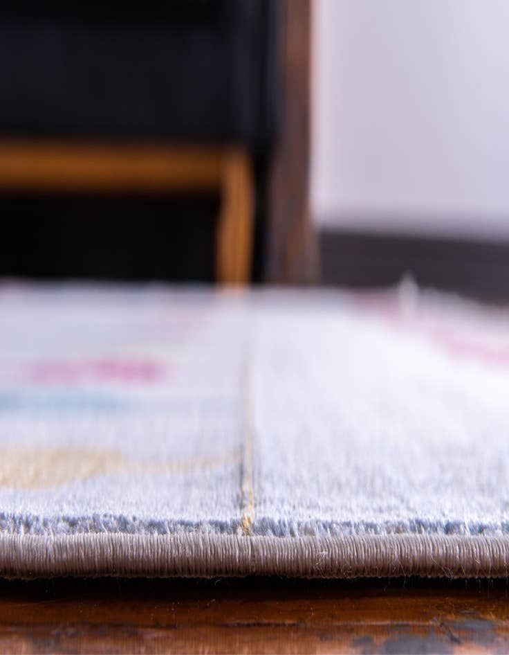 Detail image of 4' 3 x 6' Dakota Rug