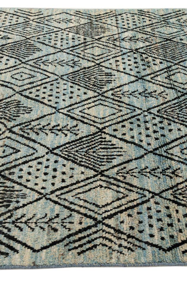 Detail image of 6' 6 x 9' 2 Hand Knotted Darya Wool Rug