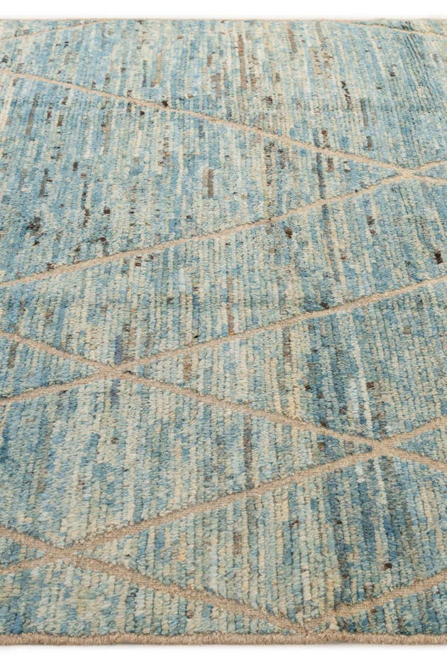 Detail image of 6' 10 x 9' 10 Hand Knotted Darya Wool Rug