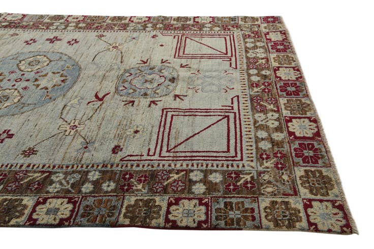 Detail image of 6' 8 x 10' 2 Hand Knotted Darya Wool Rug