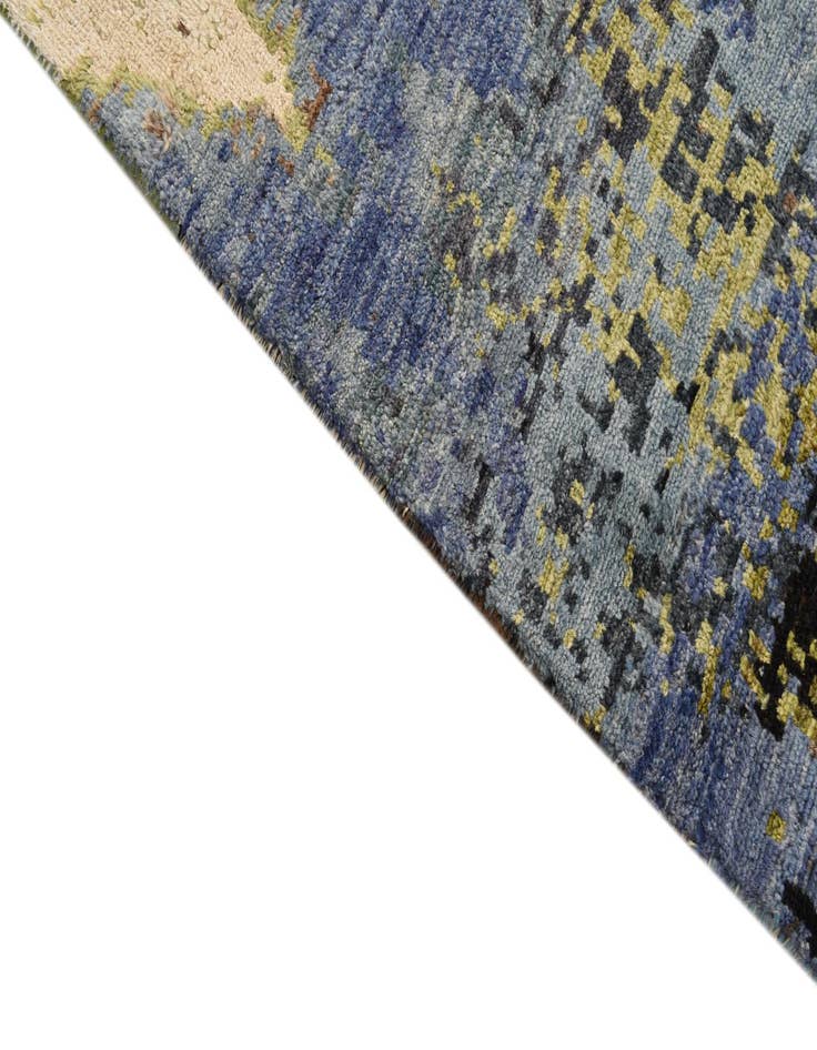Detail image of 6' 5 x 9' 9  Hand Knotted Darya Rug
