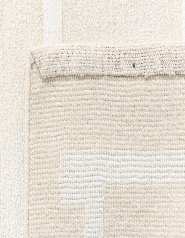 Detail image of 3' 10 x 6' Darya Rug