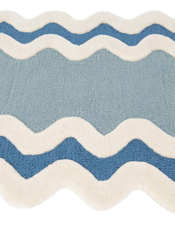 Detail image of 2' 9 x 4' 11 Hand Tufted Wool Rug