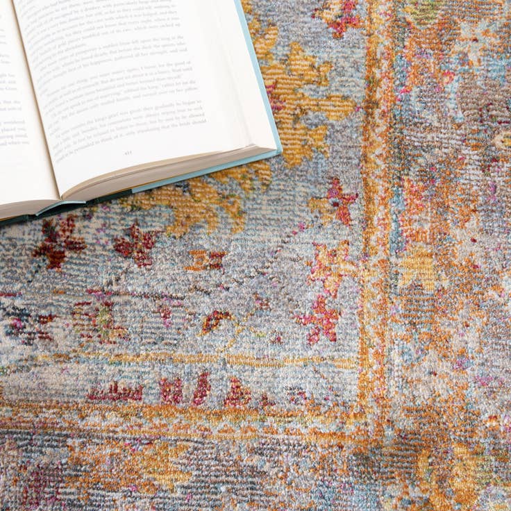 Detail image of 5' 5 x 8' Havana Rug