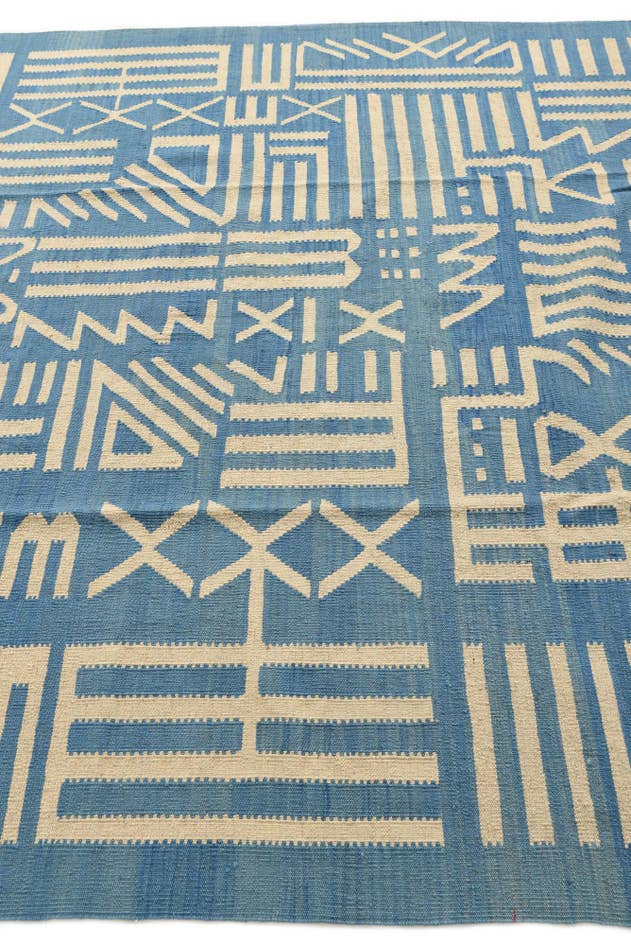 Detail image of 6' 11 x 9' 7 Hand Woven Kilim Modern Wool Rug