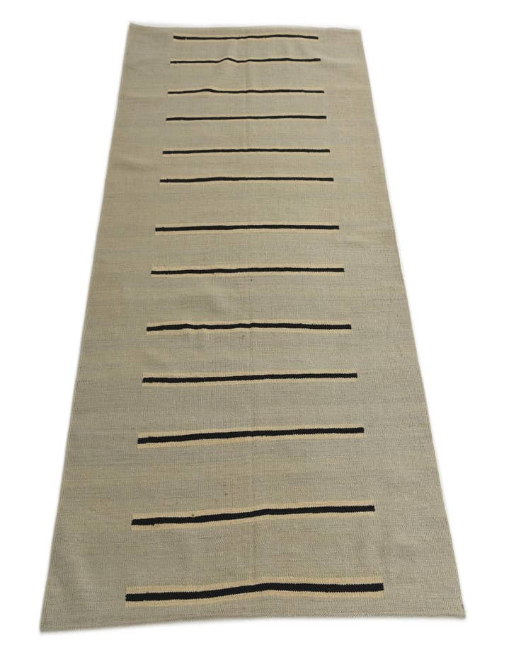 Detail image of 4' x 6'  Hand Woven Kilim Modern Wool Rug