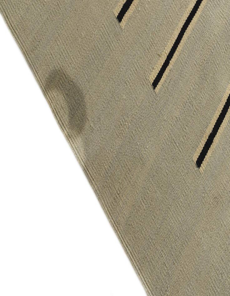 Detail image of 4' x 6'  Hand Woven Kilim Modern Wool Rug