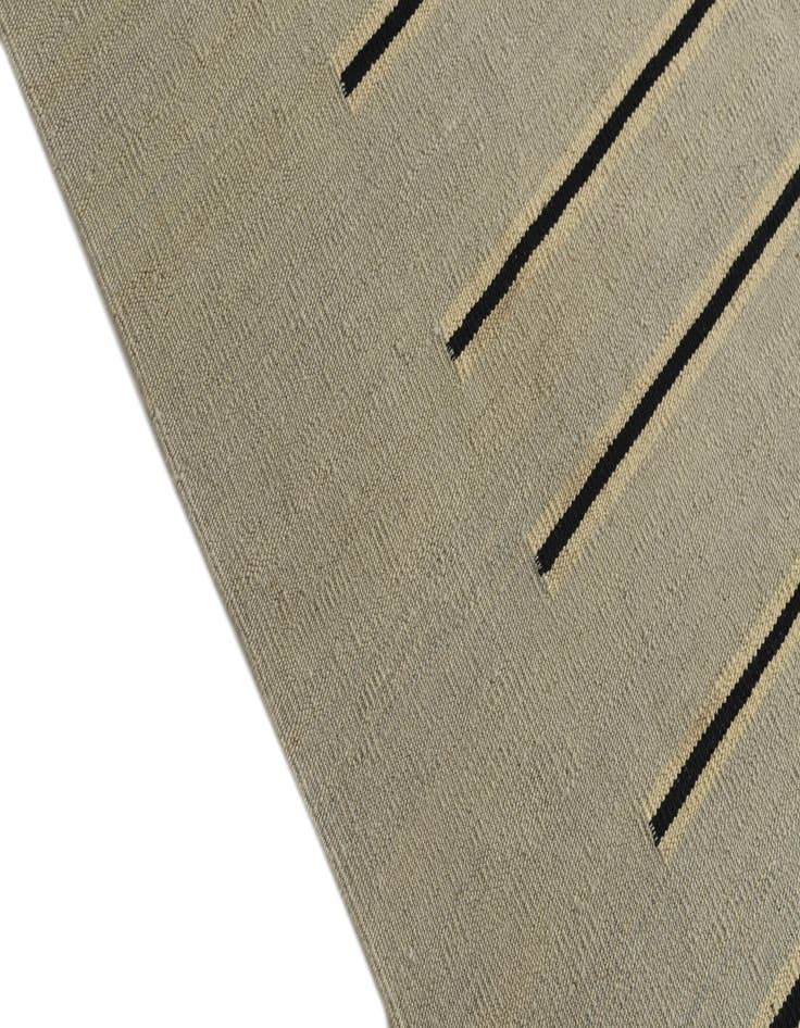 Detail image of 4' 3 x 5' 10  Hand Woven Kilim Modern Wool Rug