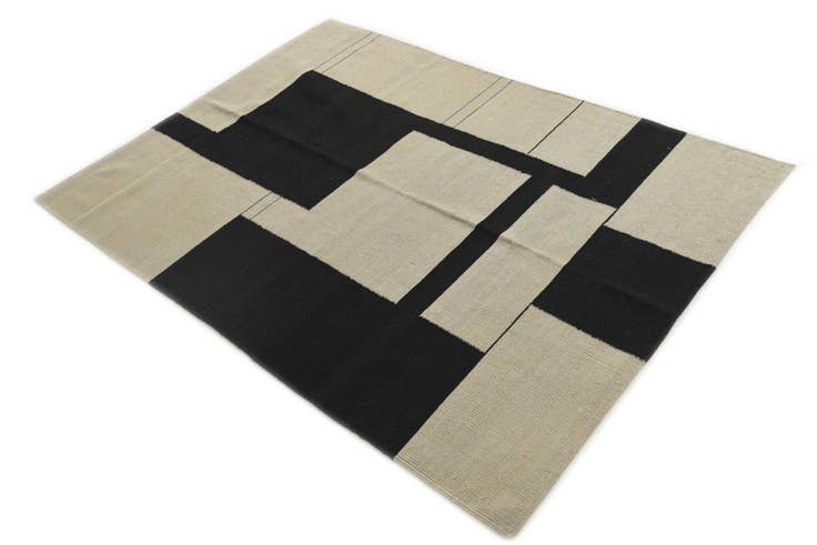 Detail image of 4' 4 x 5' 10 Hand Woven Kilim Modern Wool Rug
