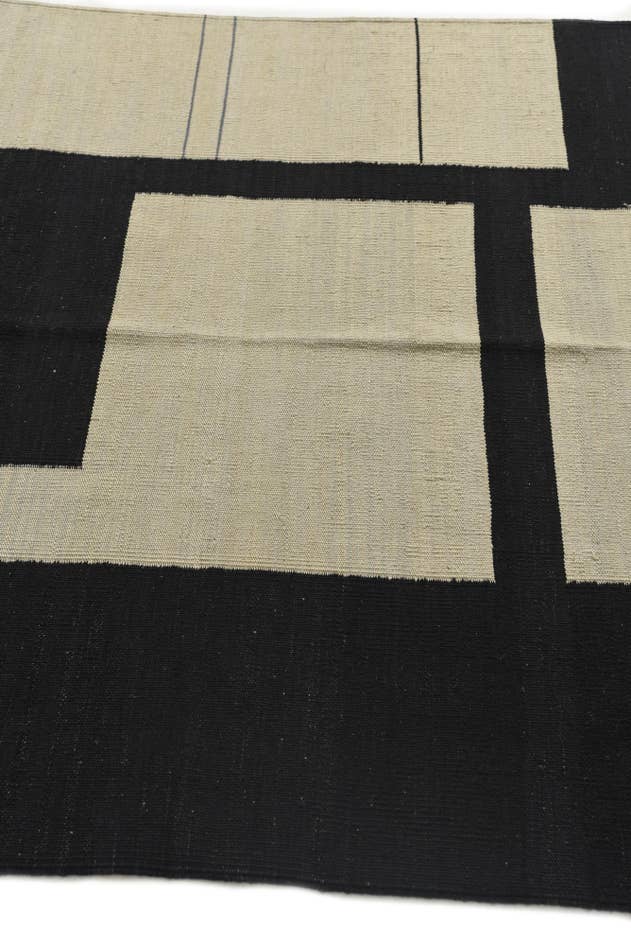 Detail image of 4' 4 x 5' 10 Hand Woven Kilim Modern Wool Rug
