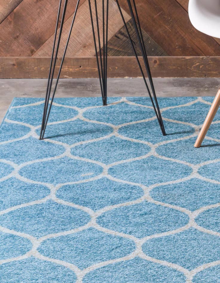 Detail image of 7' x 10' Lattice Frieze Rug