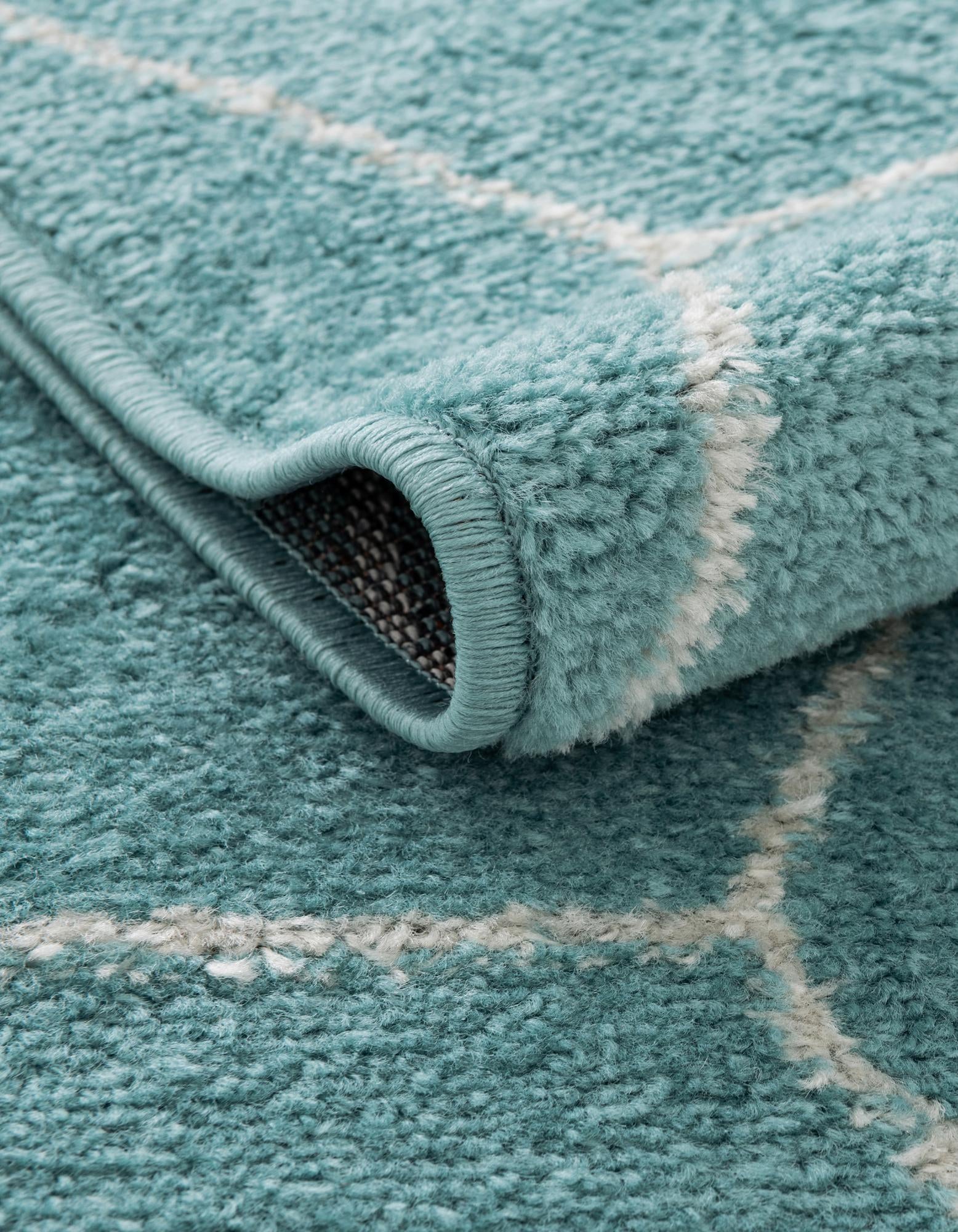 7' x 10' Lattice Frieze Rug