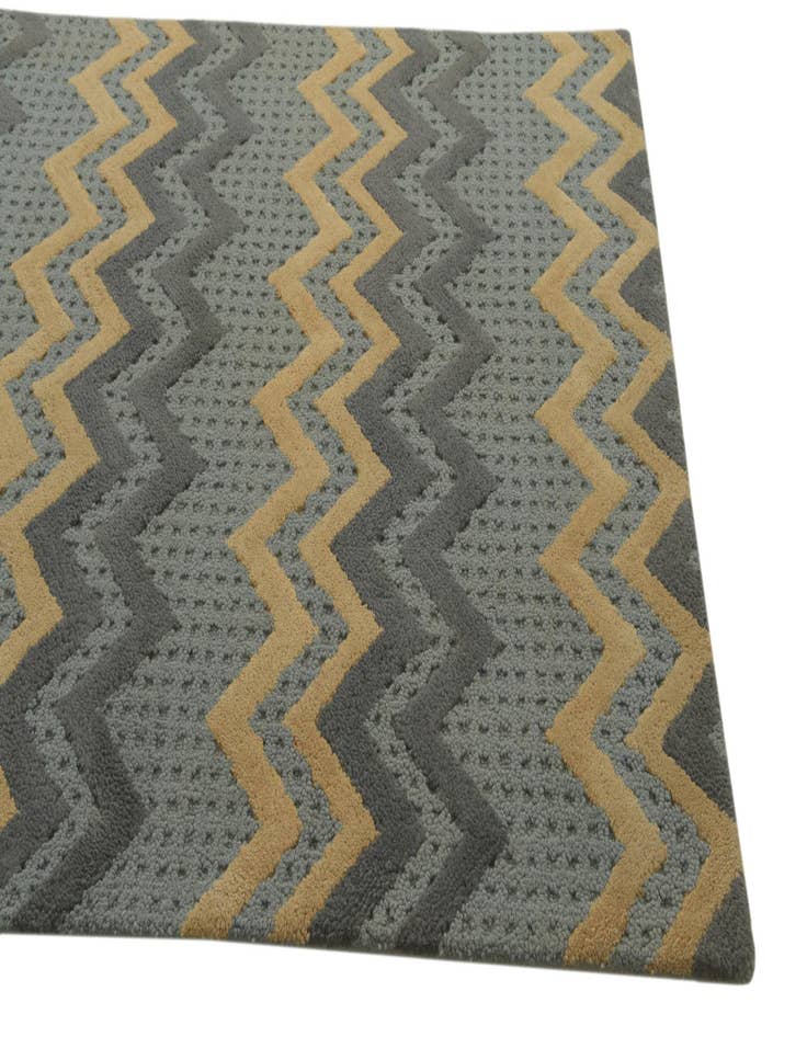 Detail image of 5' x 8' Luna Rug