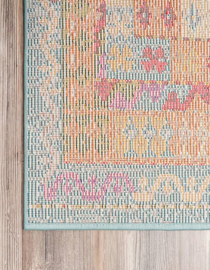 Detail image of 5' x 8' Washable Mesa Rug