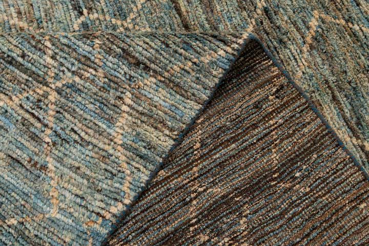5' 9 x 8' 2 Hand Knotted Moroccan Wool Rug