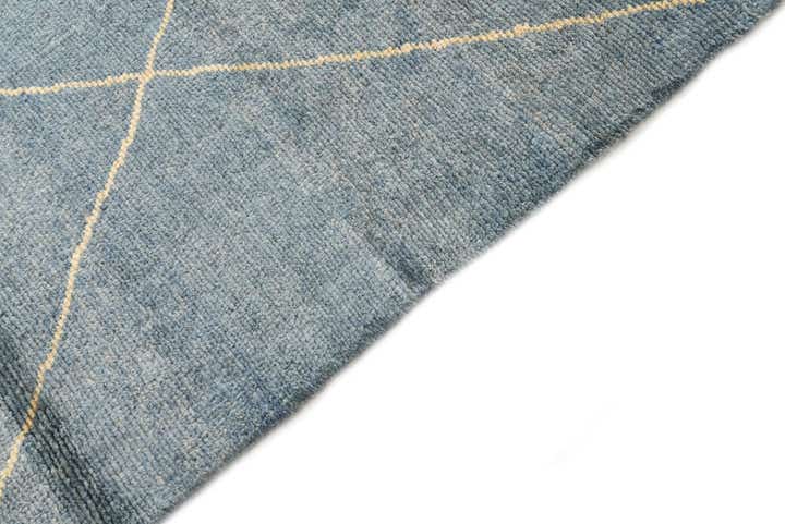 5' 7 x 8' 4 Hand Knotted Moroccan Wool Rug