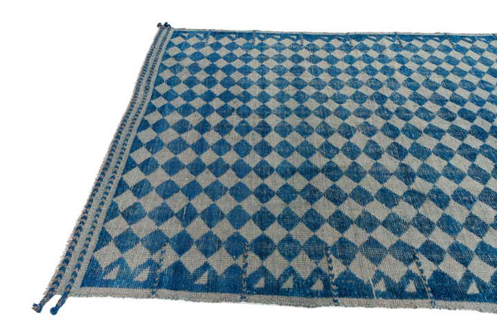 5' 6 x 8' 2 Hand Knotted Moroccan Wool Rug