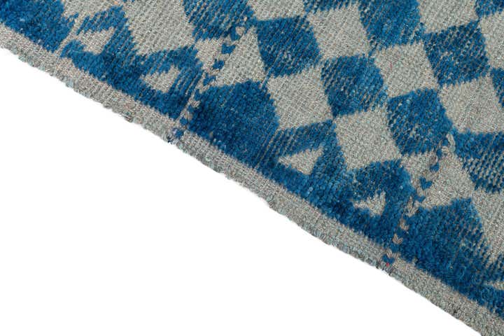 5' 6 x 8' 2 Hand Knotted Moroccan Wool Rug