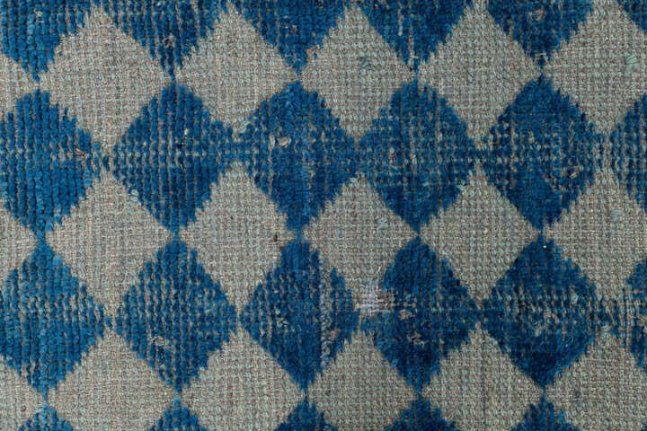 5' 6 x 8' 2 Hand Knotted Moroccan Wool Rug