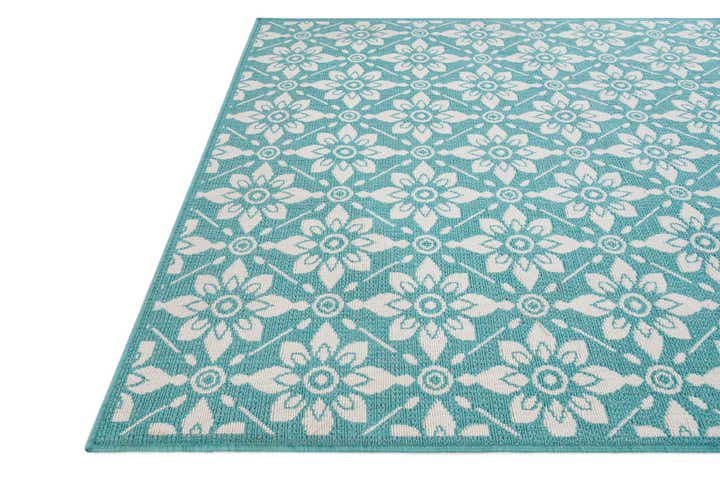 5' 4 x 7' 7 Easy-Clean Botanical Indoor / Outdoor Rug