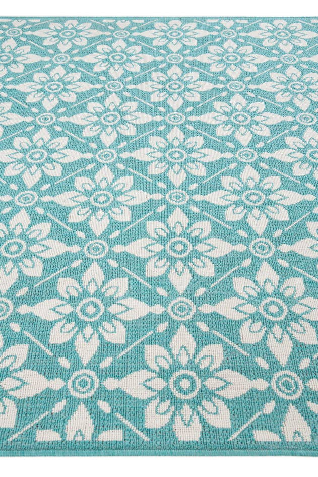 Detail image of 5' 4 x 7' 7 Easy-Clean Botanical Indoor / Outdoor Rug