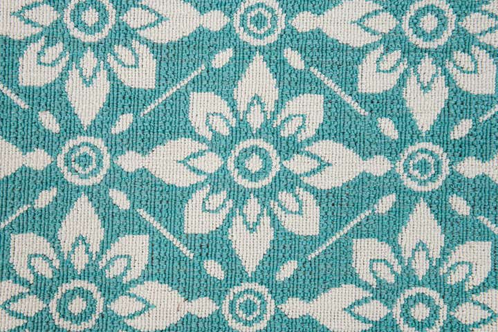 5' 4 x 7' 7 Easy-Clean Botanical Indoor / Outdoor Rug