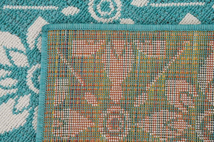 Detail image of 5' 4 x 7' 7 Easy-Clean Botanical Indoor / Outdoor Rug