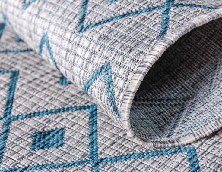 Detail image of 9' x 12' 2 Easy-Clean Lattice Indoor / Outdoor Rug