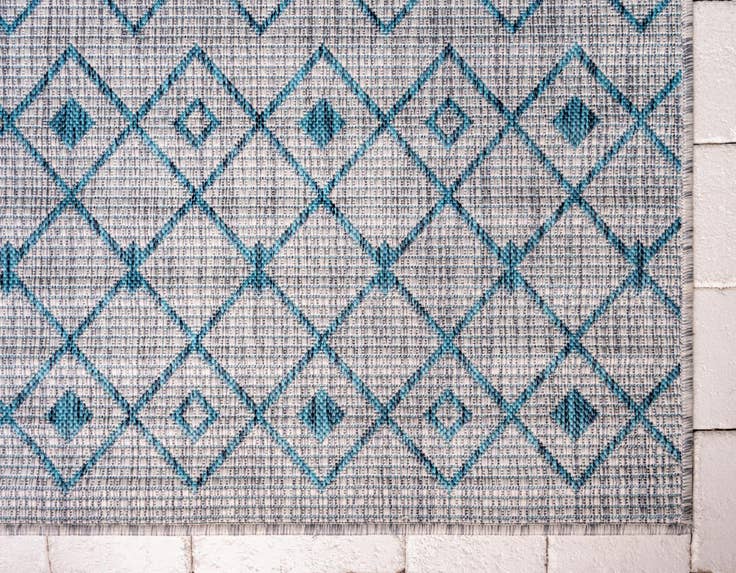 Detail image of 9' x 12' 2 Easy-Clean Lattice Indoor / Outdoor Rug