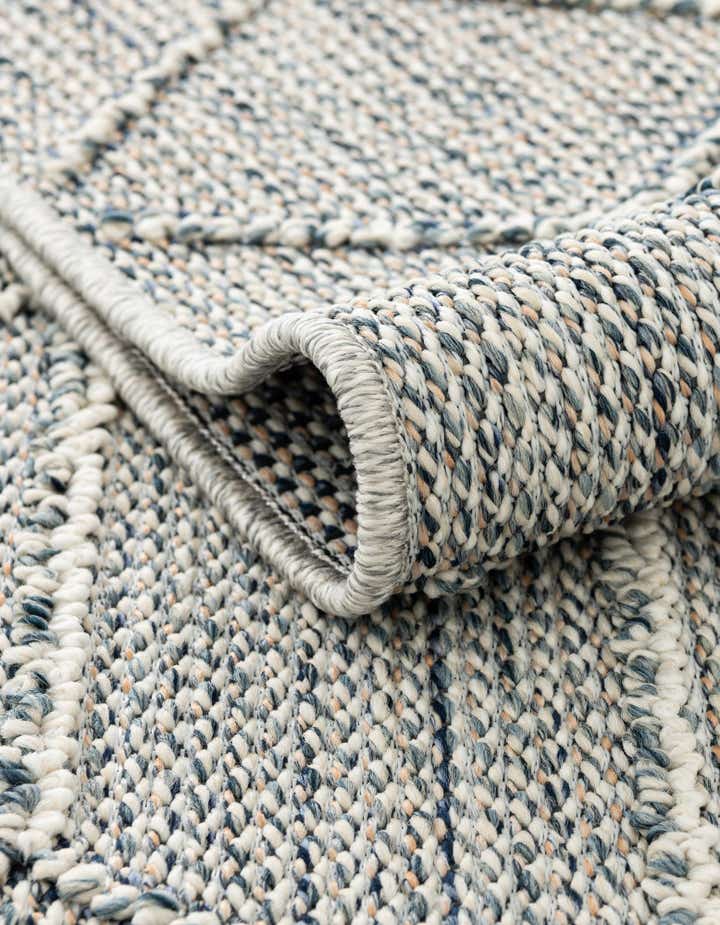 4' 1 x 6' 1 Easy-Clean Lattice Indoor / Outdoor Rug