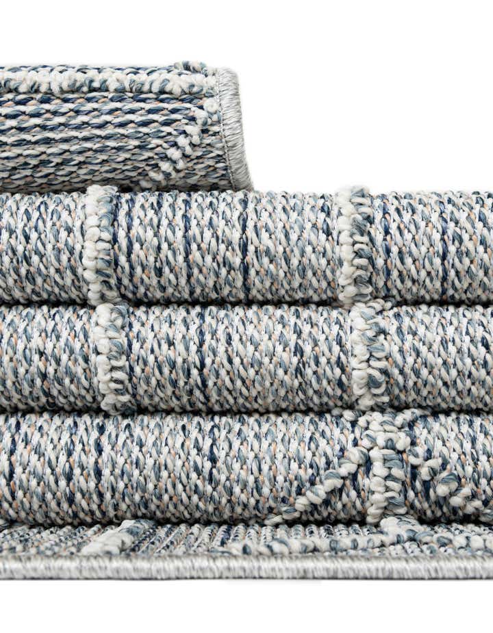 4' 1 x 6' 1 Easy-Clean Lattice Indoor / Outdoor Rug