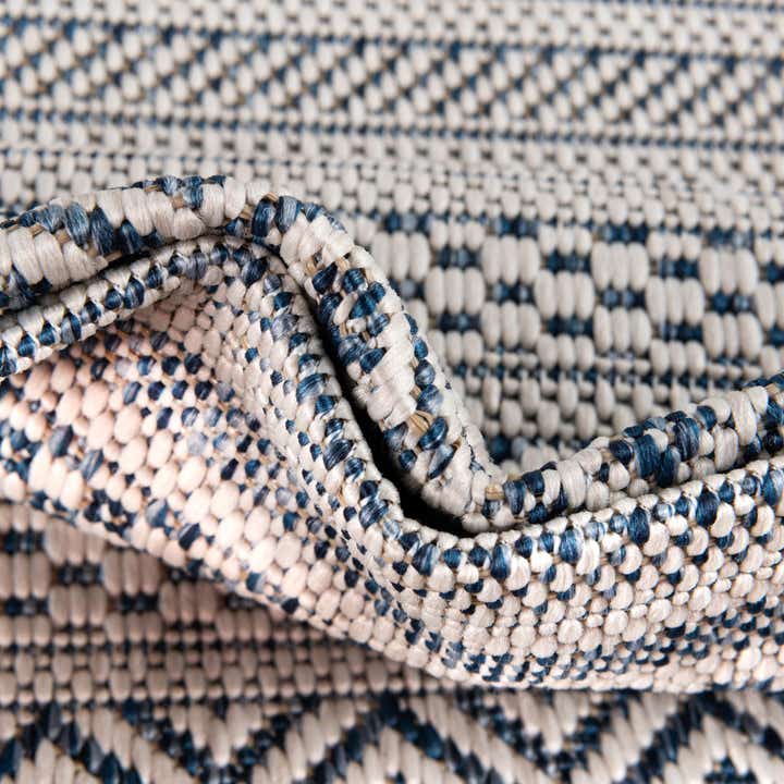 7' x 10' Easy-Clean Ribbon Indoor / Outdoor Rug