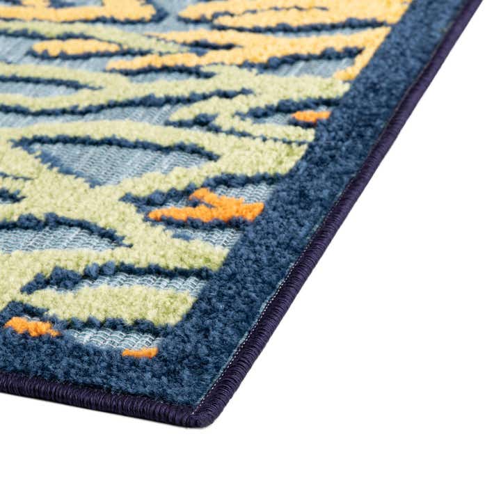 5' x 7' 7 Easy-Clean Indoor / Outdoor Rug
