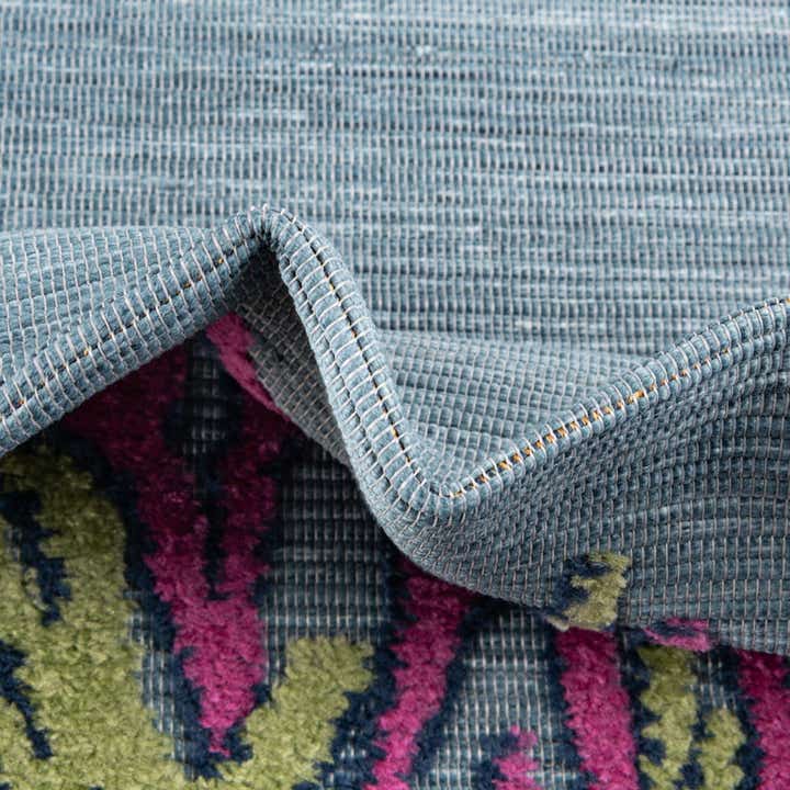 5' x 7' 7 Easy-Clean Indoor / Outdoor Rug