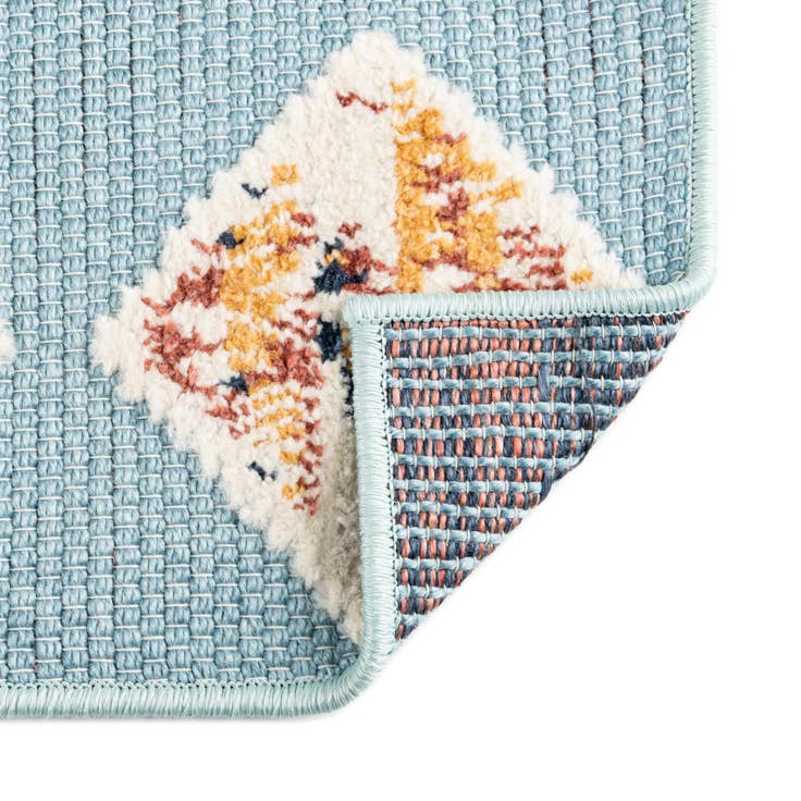 Detail image of 5' x 7' 7 Easy-Clean Indoor / Outdoor Rug