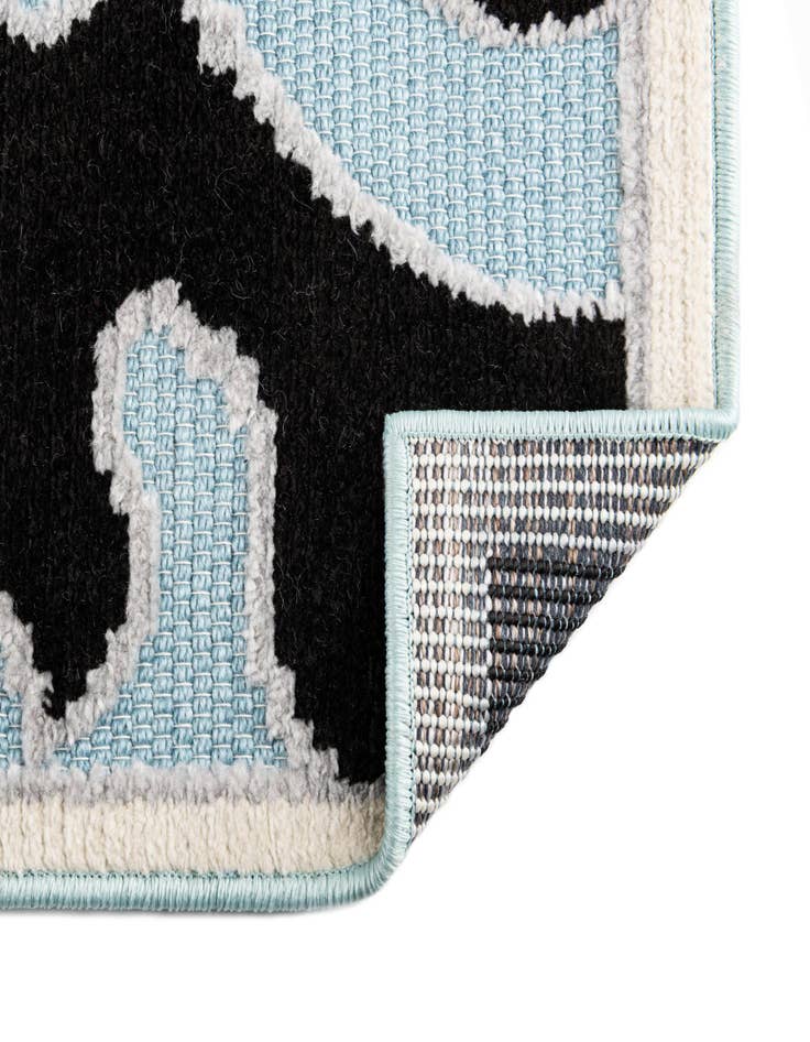 Detail image of 5' 3 x 7' 7 Easy-Clean Indoor / Outdoor Rug