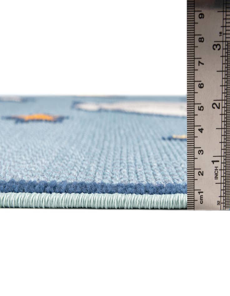 Detail image of 5' 3 x 7' 7 Easy-Clean Indoor / Outdoor Rug