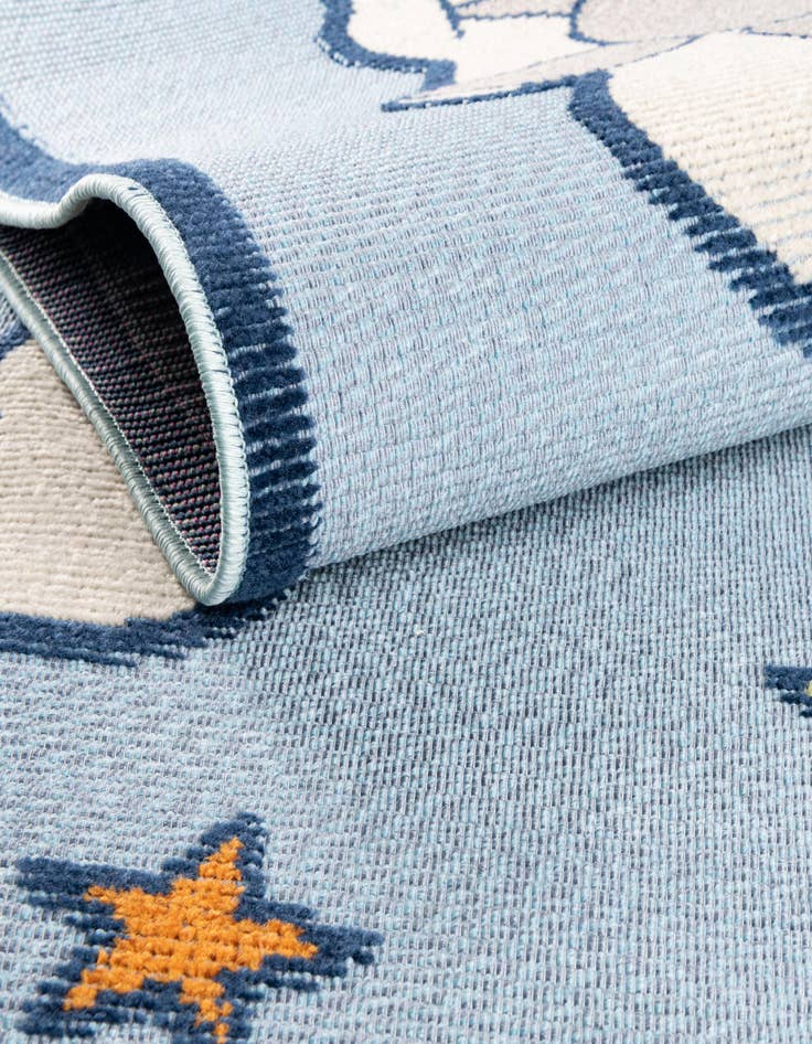 Detail image of 5' 3 x 7' 7 Easy-Clean Indoor / Outdoor Rug