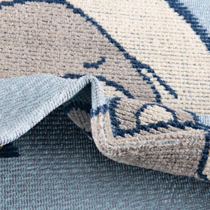 5' 3 x 7' 7 Easy-Clean Indoor / Outdoor Rug