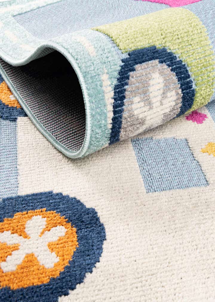 5' 3 x 7' 7 Easy-Clean Indoor / Outdoor Rug