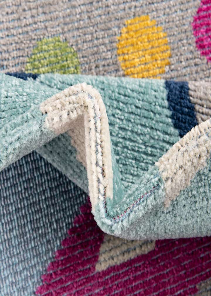 5' 3 x 7' 7 Easy-Clean Indoor / Outdoor Rug