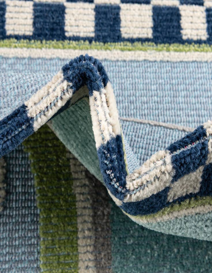 Detail image of 5' 3 x 7' 7 Washable Indoor / Outdoor Rug