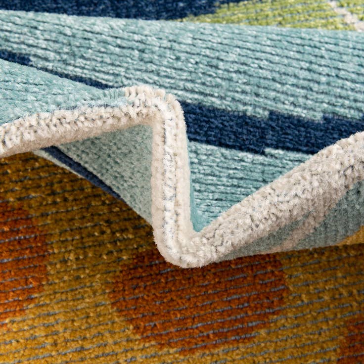Detail image of 5' 3 x 7' 7 Easy-Clean Indoor / Outdoor Rug