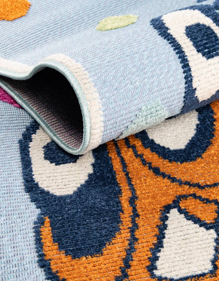 Detail image of 5' 3 x 7' 7  Washable  Indoor / Outdoor Rug