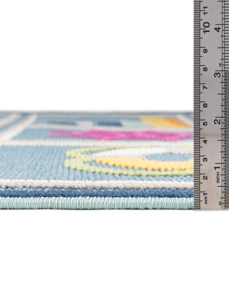 Detail image of 5' 3 x 7' 7  Washable  Indoor / Outdoor Rug
