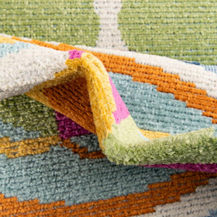Detail image of 5' 3 x 7' 7 Easy-Clean Indoor / Outdoor Rug